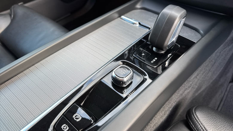 Volvo XC60 2.0 T6 [350] RC PHEV Plus Dark 5dr AWD Geartronic Estate